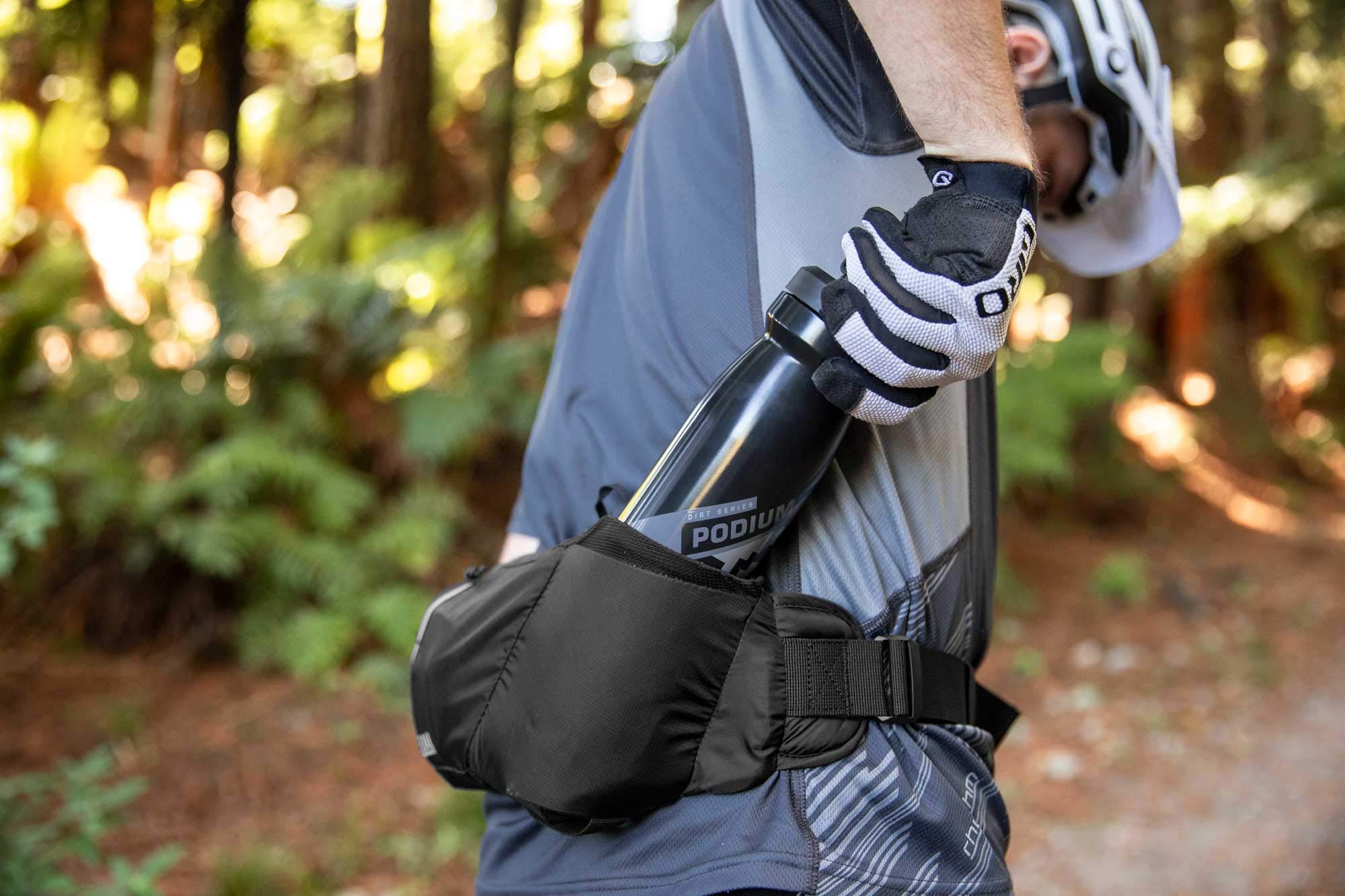 camelbak-podium-flow-4-cintura-di-idratazione-mtb-con-borraccia-podium-dirt-seri image 2