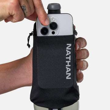 nathan-speeddraw-2-bottiglia-da-mano-12oz-355ml-con-tasca-porta-telefono image 3